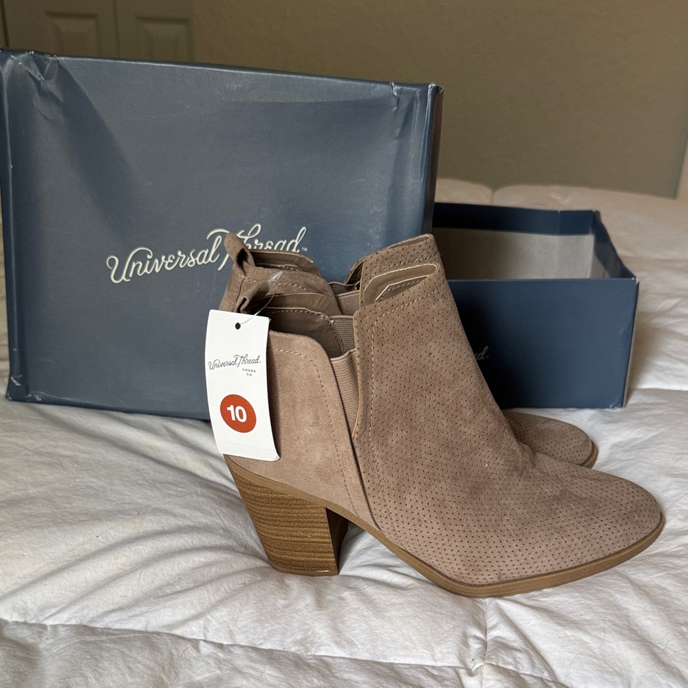 Universal Thread Suede Tan Ankle Booties